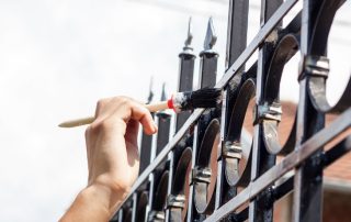 สีโลหะสำหรับใช้ภายนอกอาคาร: ประเภทขององค์ประกอบข้อดีและข้อเสีย