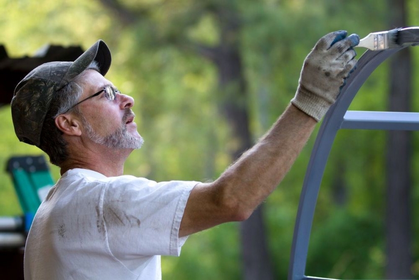 Mengecat permukaan dengan enamel hanya boleh dilakukan pada suhu udara positif Mengecat permukaan dengan enamel hanya boleh dilakukan pada suhu udara positif