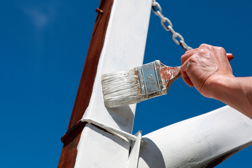 Bruk av maling til metall vil ikke bare bidra til å beskytte overflaten, men også gi det et godt preparert utseende Bruk av maling til metall vil ikke bare bidra til å beskytte overflaten, men også gi det et godt preparert utseende
