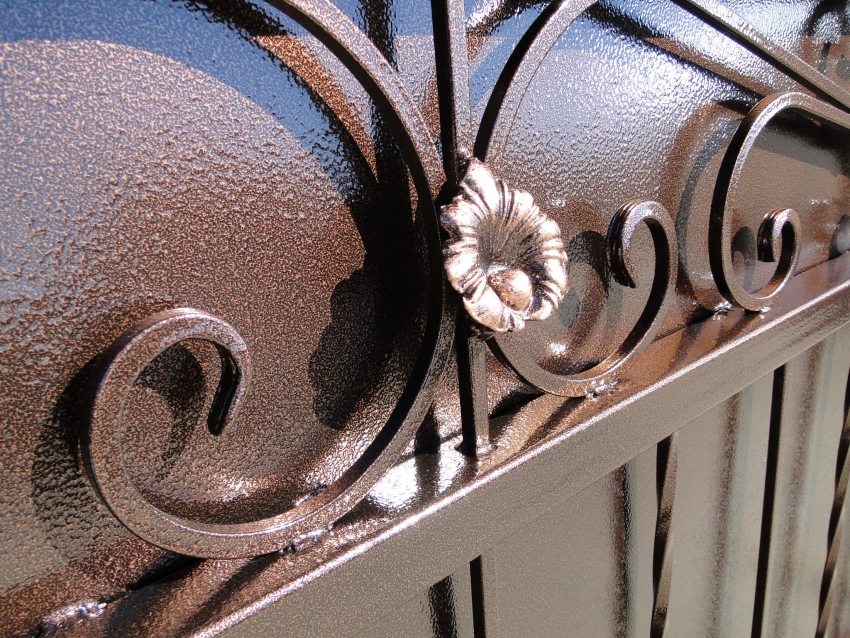 הודות לפתיתי האלומיניום בצבע הפטיש, למוצר המוגמר יש דפוס מיוחד בדוגמת. הודות לפתיתי האלומיניום בצבע הפטיש, למוצר המוגמר יש דפוס מיוחד בדוגמת.