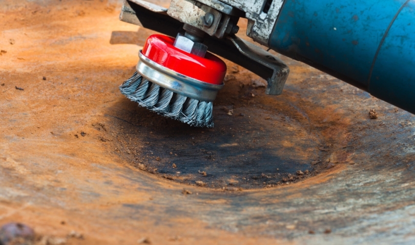 תוכלו לנקות את המשטח בקלות מחלודה וצבע ישן באמצעות מקדחה ומברשות מתכת מיוחדות. תוכלו לנקות את המשטח בקלות מחלודה וצבע ישן באמצעות מקדחה ומברשות מתכת מיוחדות.