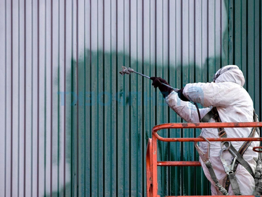 צבע פטיש נצמד טוב יותר למשטחים אופקיים, לכן אם צביעה כזו אינה אפשרית, עדיף להשתמש באקדח ריסוס או אקדח ריסוס. צבע פטיש נצמד טוב יותר למשטחים אופקיים, לכן אם צביעה כזו אינה אפשרית, עדיף להשתמש באקדח ריסוס או אקדח ריסוס.