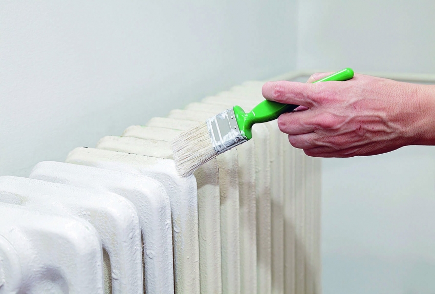 נוח יותר לצבוע אזורים שקשה להגיע אליהם עם כפיפות רבות באמצעות מכחול או גליל קטן עם תנומה ארוכה נוח יותר לצבוע אזורים שקשה להגיע אליהם עם כפיפות רבות באמצעות מכחול או גליל קטן עם תנומה ארוכה