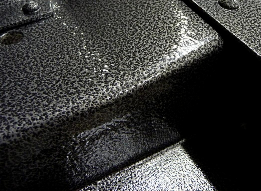 צבע פטיש כמעט ולא נראה במקומות שבהם המוצר גוון, במקרה של נזק לשכבת הצבע הראשית צבע פטיש כמעט ולא נראה במקומות שבהם המוצר גוון, במקרה של נזק לשכבת הצבע הראשית