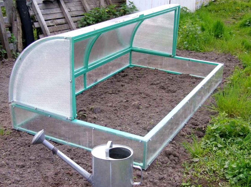 โพลีคาร์บอเนตสามารถใช้คลุมทั้งเรือนกระจกขนาดใหญ่และเรือนกระจกขนาดเล็ก โพลีคาร์บอเนตสามารถใช้คลุมทั้งเรือนกระจกขนาดใหญ่และเรือนกระจกขนาดเล็ก