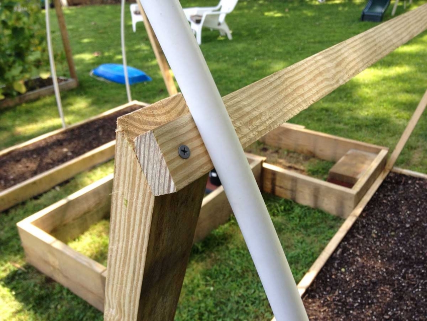 กรอบเรือนกระจกที่ใช้ท่อพลาสติกค่อนข้างเบาดังนั้นหากจำเป็นก็สามารถรื้อถอนและย้ายไปที่อื่นได้ กรอบเรือนกระจกที่ใช้ท่อพลาสติกค่อนข้างเบาดังนั้นหากจำเป็นก็สามารถรื้อถอนและย้ายไปที่อื่นได้