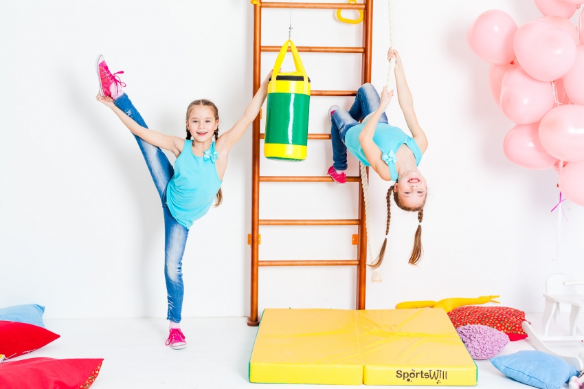 A mesura que el nen creixi, podeu comprar l’equip d’exercici necessari, que inclou tots els accessoris necessaris a les barres de paret. A mesura que el nen creixi, podeu comprar l’equip d’exercici necessari, que inclou tots els accessoris necessaris a les barres de paret.