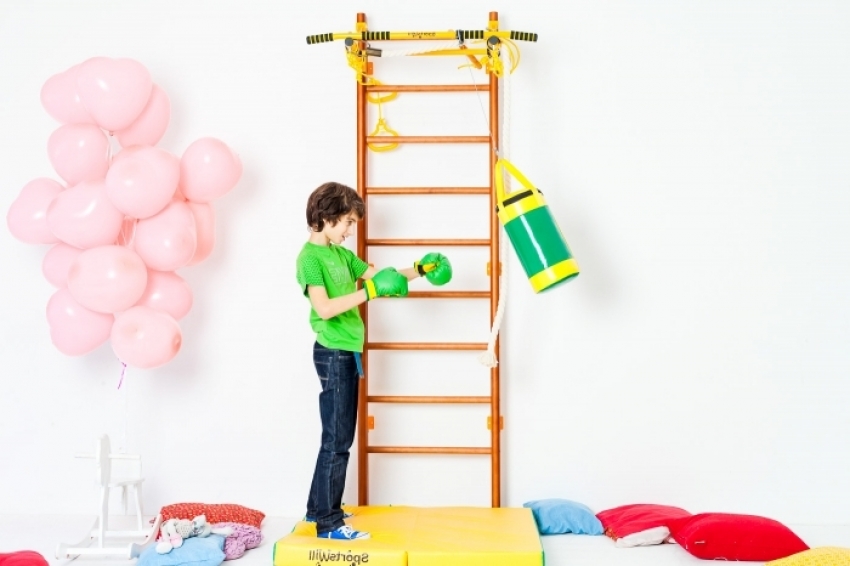 L'estructura en forma de T de la paret sueca està fixada a la paret de càrrega de l'apartament i pot suportar fins a 150 kg L'estructura en forma de T de la paret sueca està fixada a la paret de càrrega de l'apartament i pot suportar fins a 150 kg