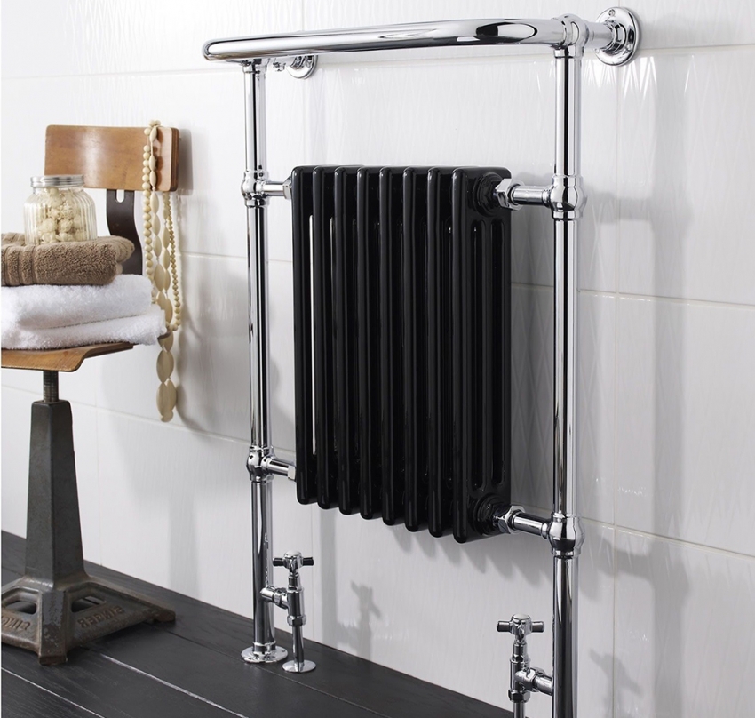 Un încălzitor pentru prosoape de apă din oțel inoxidabil combinat cu un radiator este o soluție inovatoare pentru baie Un încălzitor pentru prosoape de apă din oțel inoxidabil combinat cu un radiator este o soluție inovatoare pentru baie