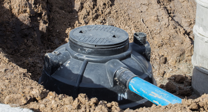 การได้มาซึ่งถังสำหรับสิ่งปฏิกูลเป็นเงื่อนไขสำคัญในการจัดกระท่อมฤดูร้อน ถังบำบัดน้ำเสีย: บ่อพลาสติกและถังเก็บ