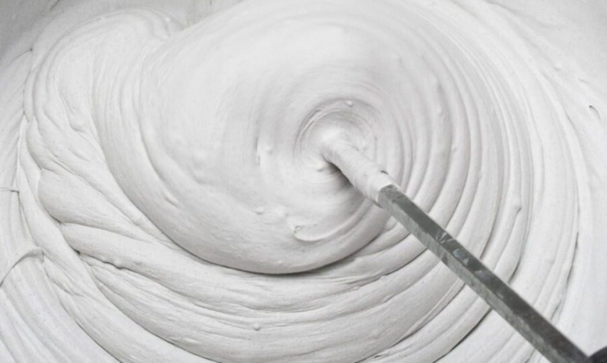 Ispravna konzistencija žbuke omogućuje savršenu završnu obradu s visokim performansama Ispravna konzistencija žbuke omogućuje savršenu završnu obradu s visokim performansama