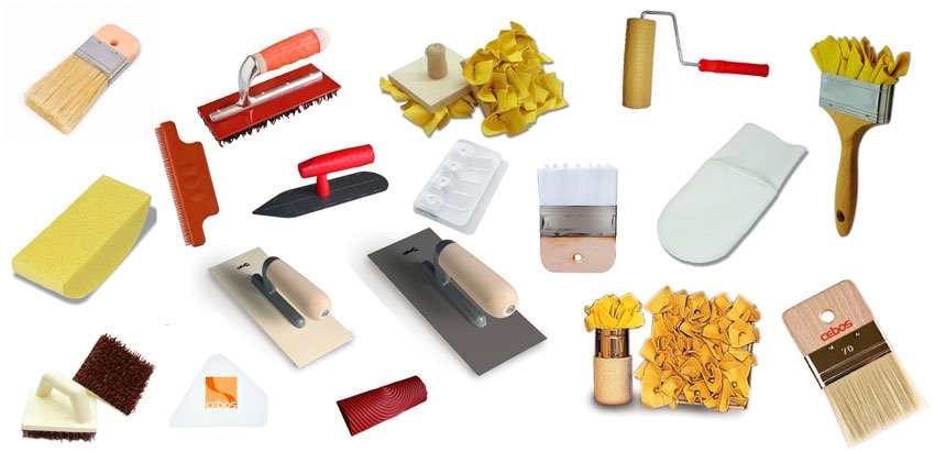 Za rad s ukrasnom žbukom postoji veliki broj alata koji površini daju određene teksture i efekte. Za rad s ukrasnom žbukom postoji veliki broj alata koji površini daju određene teksture i efekte.