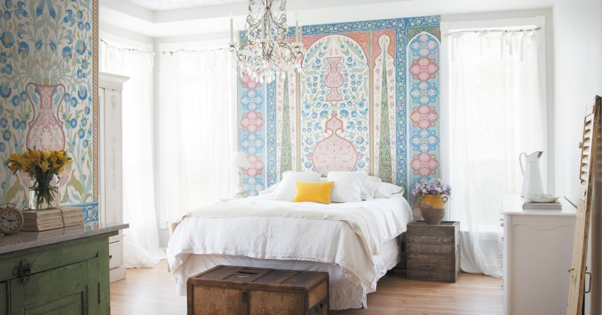 Freska na netkanom základe môže pozostávať z niekoľkých častí alebo môže byť bezšvová Freska na netkanom základe môže pozostávať z niekoľkých častí alebo môže byť bezšvová