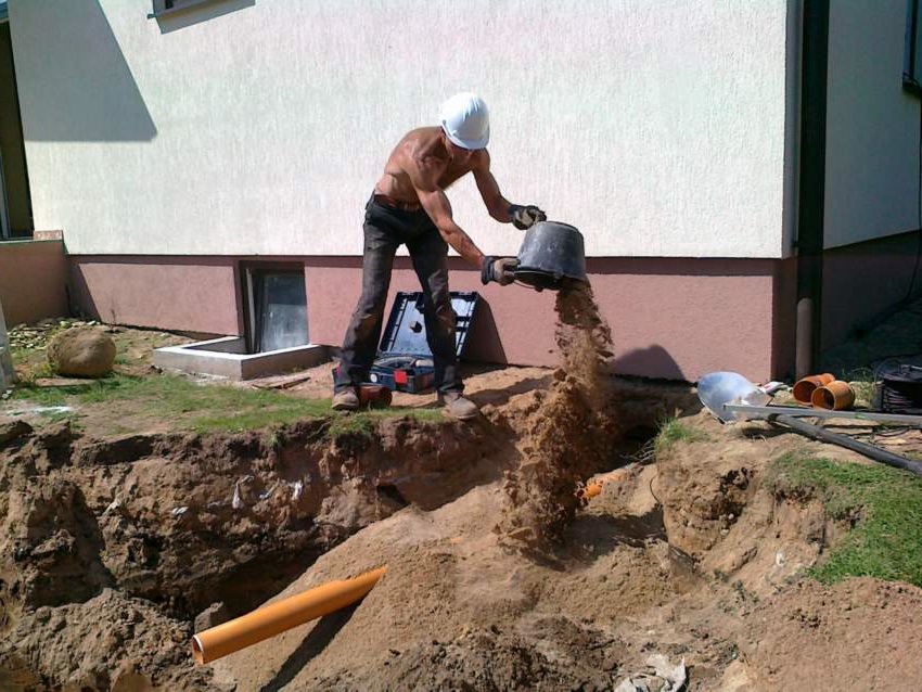 Tilførsel av rør til avløpsanlegget Tilførsel av rør til avløpsanlegget