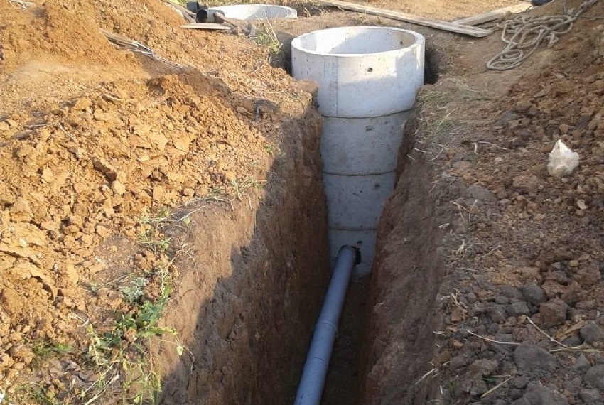 Septiktank med fire betongringer Septiktank med fire betongringer