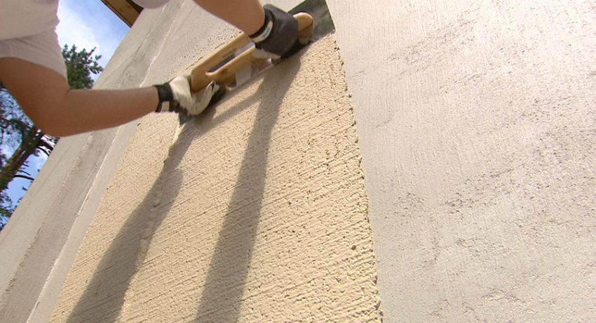 Teksturirana žbuka potkornjaka koristi se za stvaranje pouzdanog i lijepog premaza kako za fasadu zgrade tako i za unutarnje uređenje zidova Teksturirana žbuka potkornjaka koristi se za stvaranje pouzdanog i lijepog premaza kako za fasadu zgrade tako i za unutarnje uređenje zidova