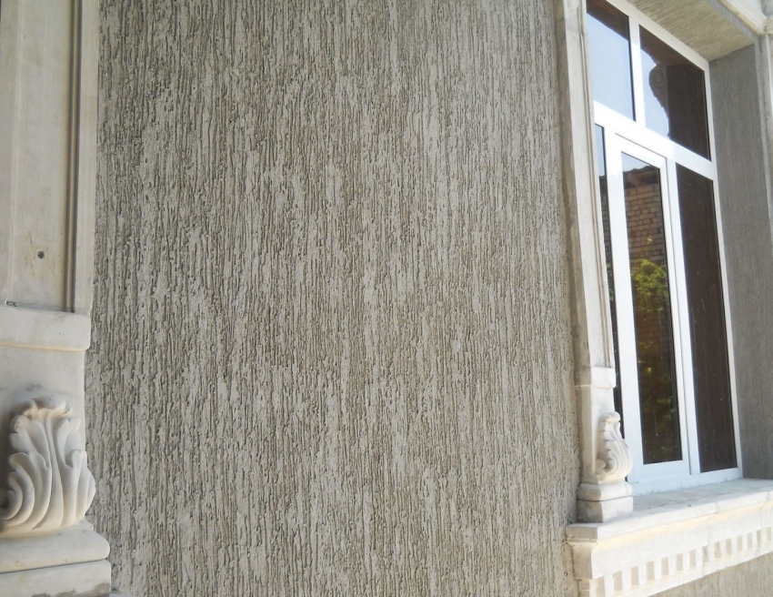 Tekstura potkornjaka nastaje nanošenjem nekoliko slojeva žbuke i posebnog alata - plastičnog plovka za mljevenje Tekstura potkornjaka nastaje nanošenjem nekoliko slojeva žbuke i posebnog alata - plastičnog plovka za mljevenje