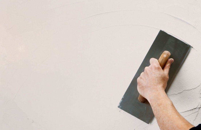 Da bi se površina pripremila za potkornjaka, potrebno je nanijeti osnovni sloj žbuke i pustiti da se osuši. Da bi se površina pripremila za potkornjaka, potrebno je nanijeti osnovni sloj žbuke i pustiti da se osuši.