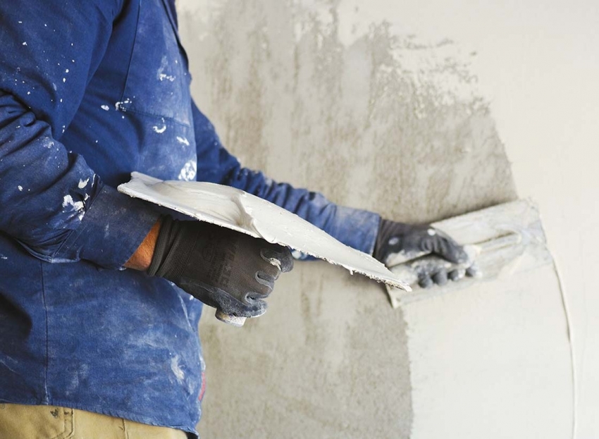 Prije nanošenja žbuke, zid mora biti pravilno premazan Prije nanošenja žbuke, zid mora biti pravilno premazan