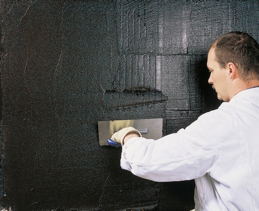 Da biste dobili bogatu boju žbuke potkornjaka, površinu morate premazati nakon završetka ili kupiti gotovu smjesu, već s dodatkom boje Da biste dobili bogatu boju žbuke potkornjaka, površinu morate premazati nakon završetka ili kupiti gotovu smjesu, već s dodatkom boje