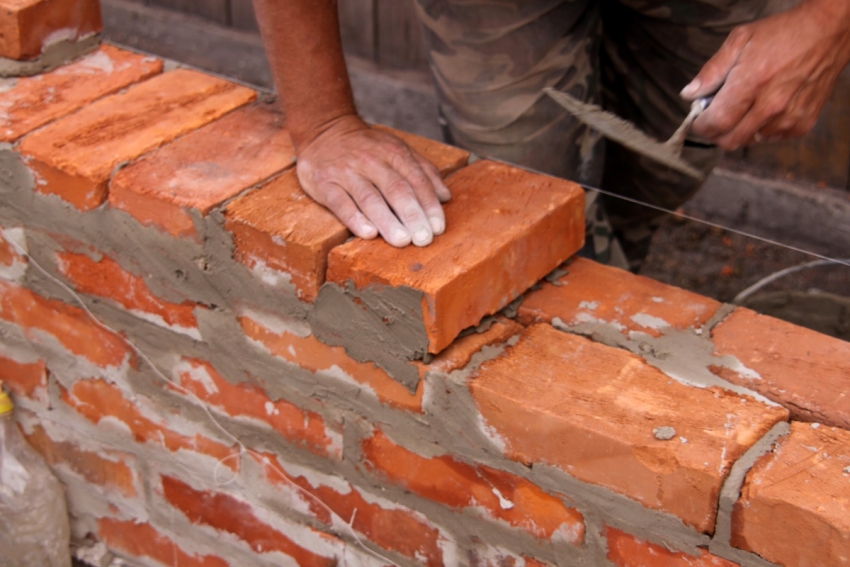 Materialet for konstruksjon av veggene i badekaret må velges ut fra den valgte typen bad og økonomiske muligheter Materialet for konstruksjon av veggene i badekaret må velges ut fra den valgte typen bad og økonomiske muligheter