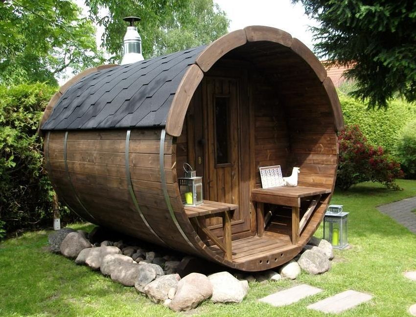 Spesiell oppmerksomhet bør rettes mot taket og utvendig dekorasjon av badekaret, noe som vil bidra til å forlenge materialets levetid og beskytte bygningen mot snø, vind og regn Spesiell oppmerksomhet bør rettes mot taket og utvendig dekorasjon av badekaret, noe som vil bidra til å forlenge materialets levetid og beskytte bygningen mot snø, vind og regn