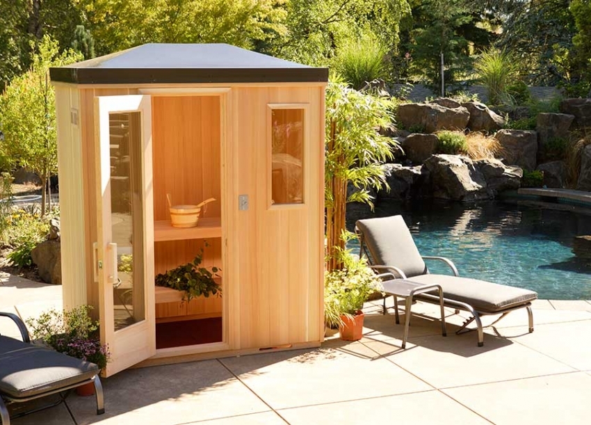 Når det gjelder å bygge et bad med vinduer, er det verdt å ta hensyn til glassets kvalitet for å redusere varmetapet under drift Når det gjelder å bygge et bad med vinduer, er det verdt å ta hensyn til glassets kvalitet for å redusere varmetapet under drift