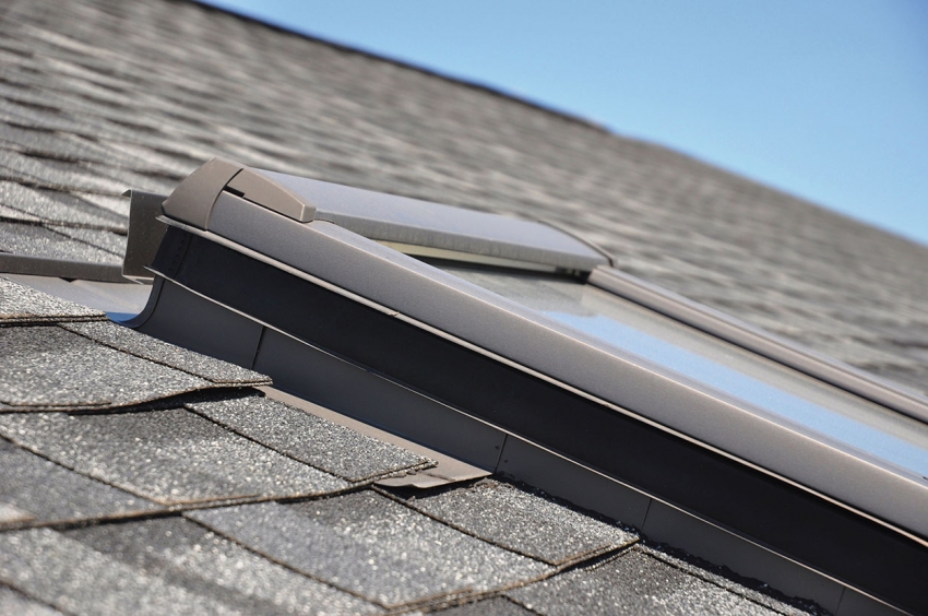 Pri inštalácii a usporiadaní strechy stojí za to venovať osobitnú pozornosť izolácii okien, aby sa zabránilo tvorbe ostrovov chladu Pri inštalácii a usporiadaní strechy stojí za to venovať osobitnú pozornosť izolácii okien, aby sa zabránilo tvorbe ostrovov chladu