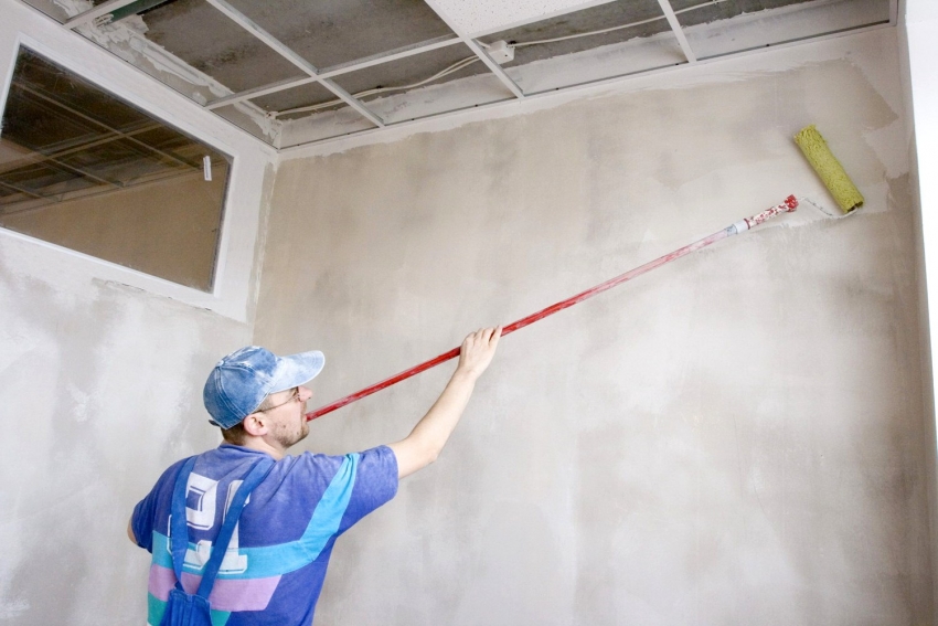 Kako bi se poboljšala ljepljiva svojstva i zaštitila površina od štetnih bakterija, treba koristiti visokokvalitetni temeljni premaz. Kako bi se poboljšala ljepljiva svojstva i zaštitila površina od štetnih bakterija, treba koristiti visokokvalitetni temeljni premaz.