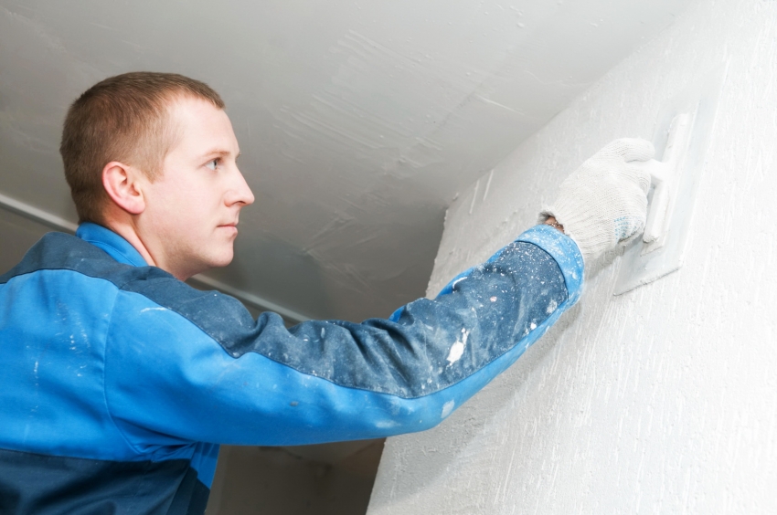 Ručni nanos žbuke koristi se za doradu malih površina, dok je za cijelu fasadu zgrade ili druge prostore bolje koristiti mehaniziranu metodu Ručni nanos žbuke koristi se za doradu malih površina, dok je za cijelu fasadu zgrade ili druge prostore bolje koristiti mehaniziranu metodu