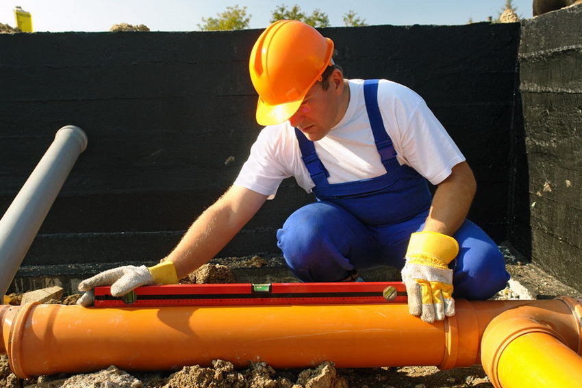 เมื่อใช้ระดับอาคารคุณสามารถปรับตำแหน่งและแก้ไขการต่อท่อเข้าด้วยกันได้ เมื่อใช้ระดับอาคารคุณสามารถปรับตำแหน่งและแก้ไขการต่อท่อเข้าด้วยกันได้