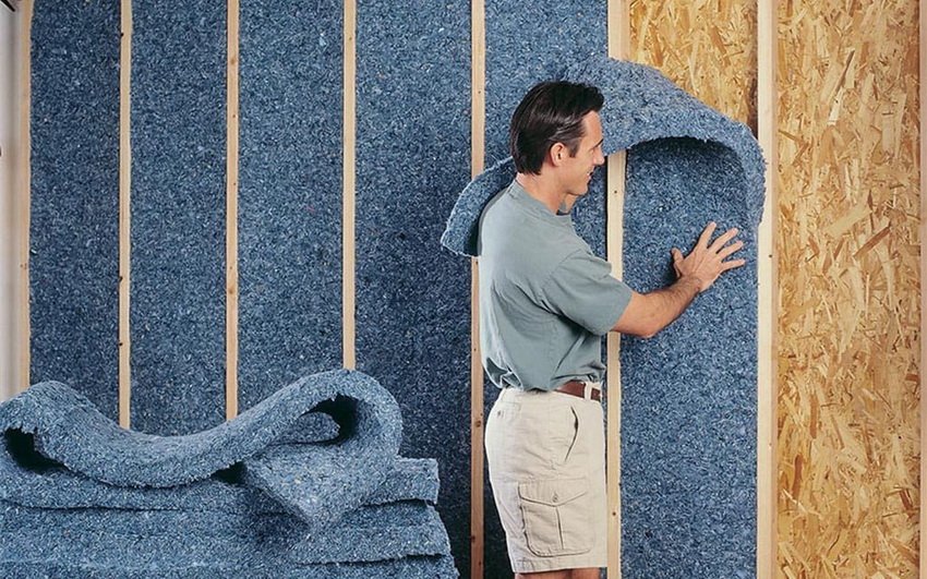 Ocieplając strych, należy zwrócić uwagę nie tylko na sufit, ale także na ściany. Ocieplając strych, należy zwrócić uwagę nie tylko na sufit, ale także na ściany.