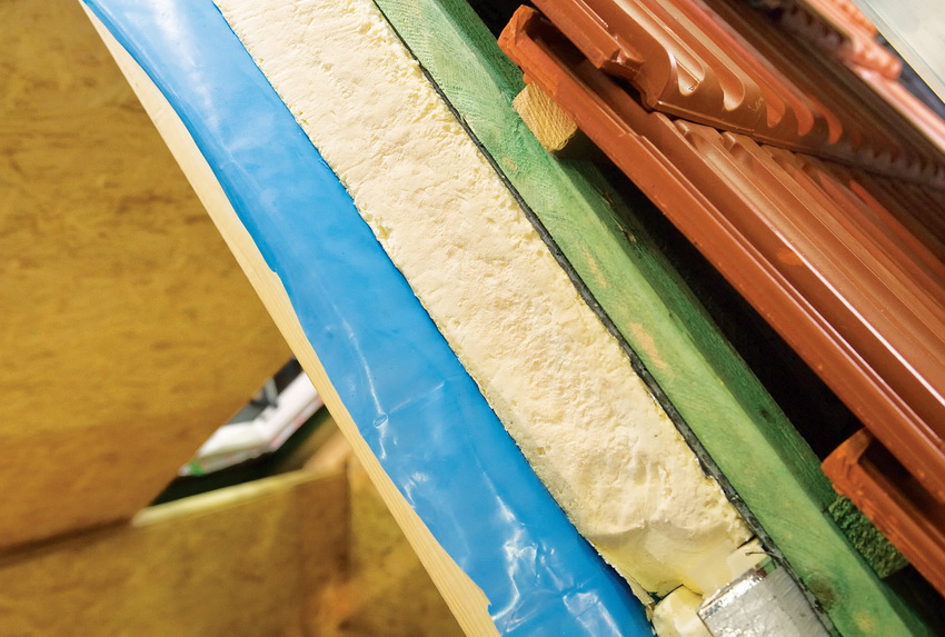 Pianka ekstrudowana wykonana jest inną technologią, jest bardziej gęsta i odporna na odkształcenia Pianka ekstrudowana wykonana jest inną technologią, jest bardziej gęsta i odporna na odkształcenia