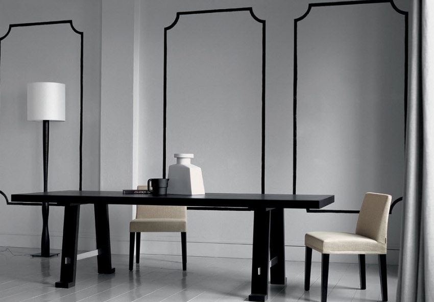 Für die Innendekoration im Stil des Minimalismus wird die Verwendung von Tapeten mit einem großen und mehrfarbigen Muster nicht empfohlen. Für die Innendekoration im Stil des Minimalismus wird die Verwendung von Tapeten mit einem großen und mehrfarbigen Muster nicht empfohlen.