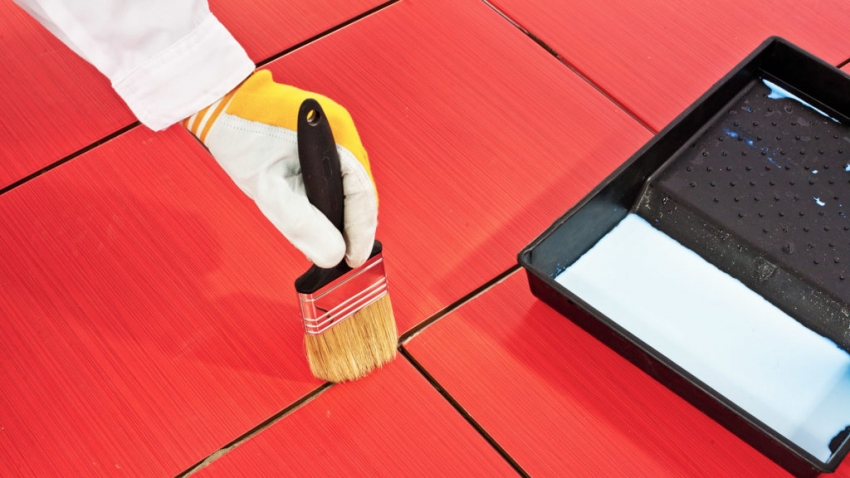 Πριν από την αρμολόγηση, οι αρμοί μεταξύ των πλακιδίων πρέπει να απολυμανθούν με ειδική λύση Πριν από την αρμολόγηση, οι αρμοί μεταξύ των πλακιδίων πρέπει να απολυμανθούν με ειδική λύση