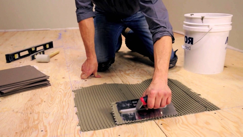 Για τη βάση κατά την τοποθέτηση κεραμικών πλακιδίων σε ξύλινο πάτωμα, χρησιμοποιήστε φύλλα μοριοσανίδας Για τη βάση κατά την τοποθέτηση κεραμικών πλακιδίων σε ξύλινο πάτωμα, χρησιμοποιήστε φύλλα μοριοσανίδας