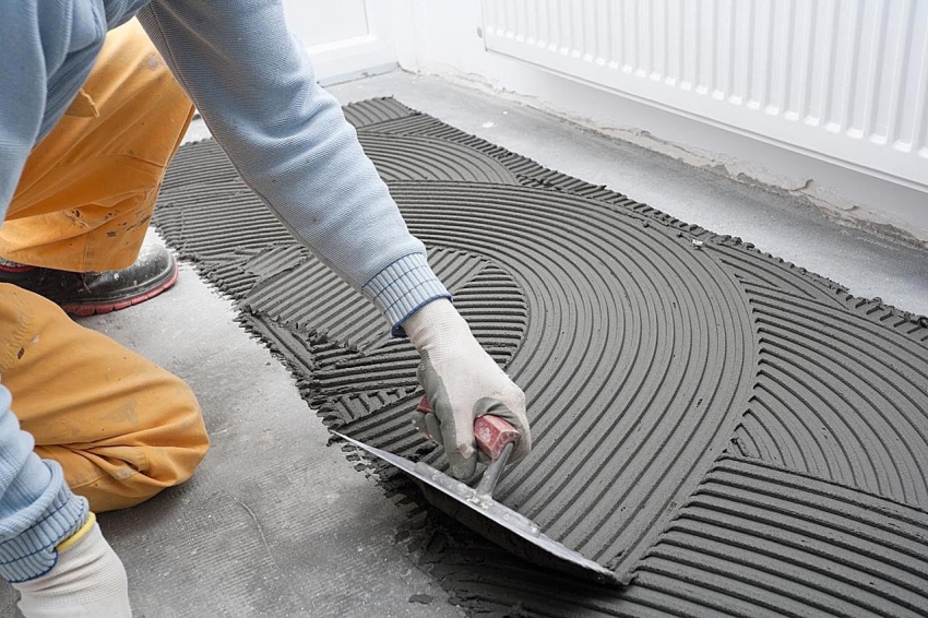 Η συγκολλητική σύνθεση μπορεί να διαφέρει ανάλογα με τον τύπο επίστρωσης στον οποίο θα εφαρμοστεί Η συγκολλητική σύνθεση μπορεί να διαφέρει ανάλογα με τον τύπο επίστρωσης στον οποίο θα εφαρμοστεί