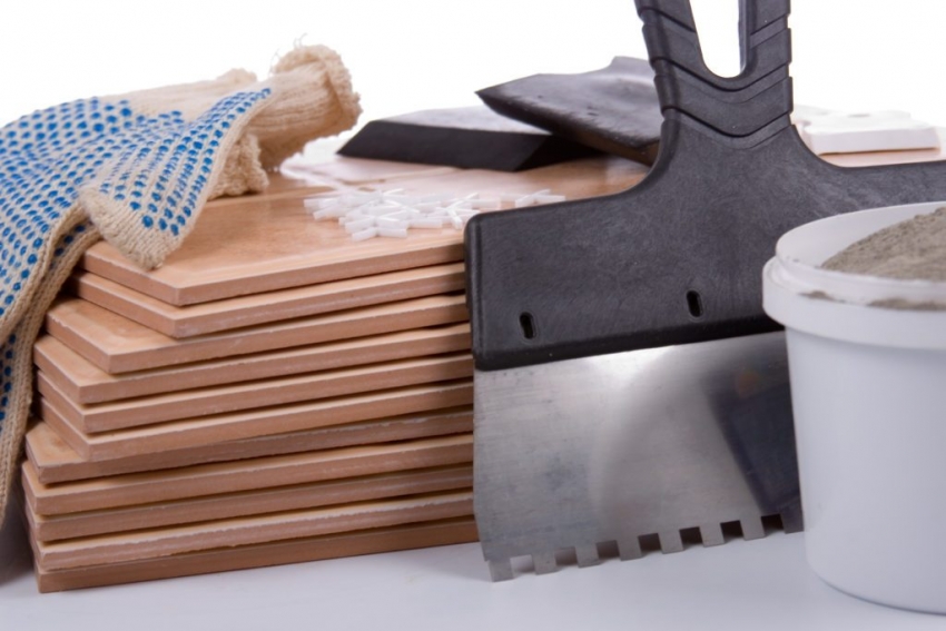 Når du legger keramiske fliser, må du ikke forsømme anbefalingene fra en spesialist om valg av verktøy for arbeid Når du legger keramiske fliser, må du ikke forsømme anbefalingene fra en spesialist om valg av verktøy for arbeid