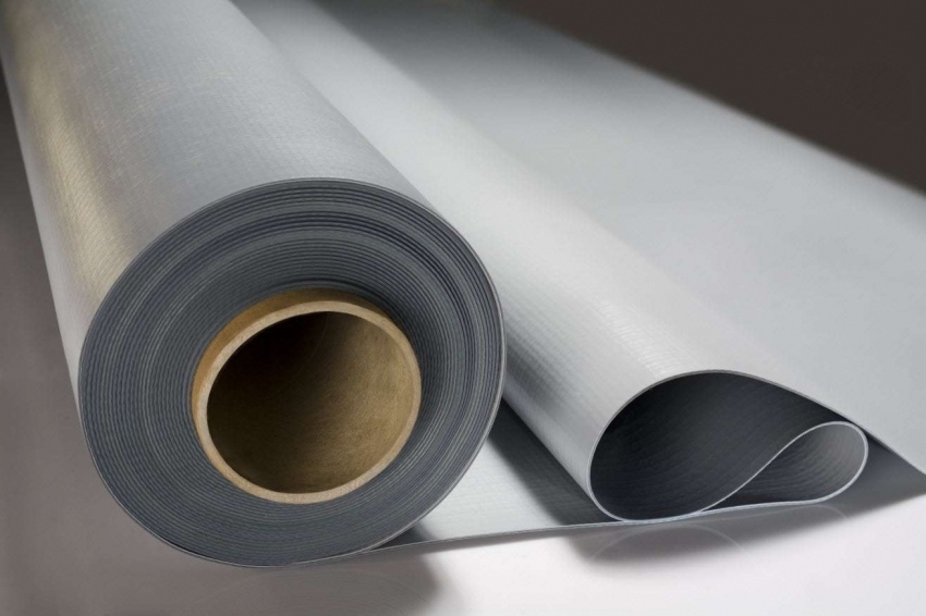 Roll-up vanntetting laget av polyester og glassfiber stoff brukes ofte til etterbehandling av store rom Roll-up vanntetting laget av polyester og glassfiber stoff brukes ofte til etterbehandling av store rom