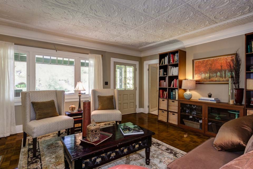 Când cumpărați plăci pentru finisarea tavanului, merită să cumpărați încă 1-2 produse pentru cazurile de rupere a blocului la lipire sau tăiere inegală Când cumpărați plăci pentru finisarea tavanului, merită să cumpărați încă 1-2 produse pentru cazurile de rupere a blocului la lipire sau tăiere inegală