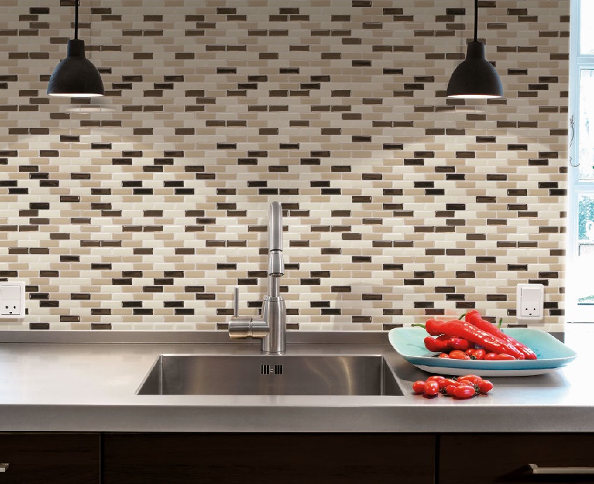 Mosaiikkilaatta esiliinan koristeluun Mosaiikkilaatta esiliinan koristeluun