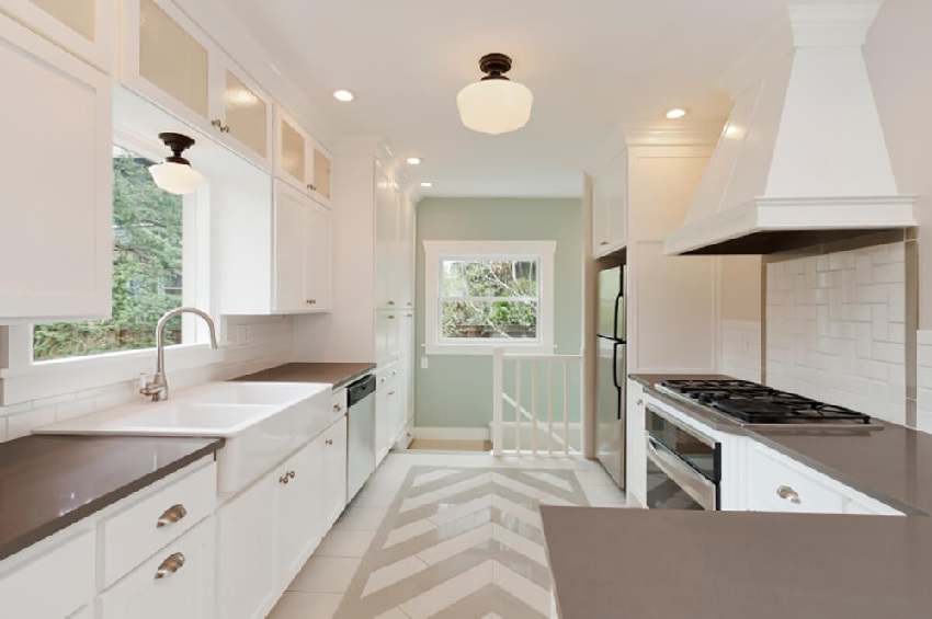 Hauska tapa asettaa keraamiset laatat lattialle Hauska tapa asettaa keraamiset laatat lattialle