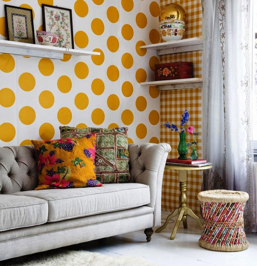 Пример за красива комбинация от тапети от същия цвят с повтарящ се модел Пример за красива комбинация от тапети от същия цвят с повтарящ се модел