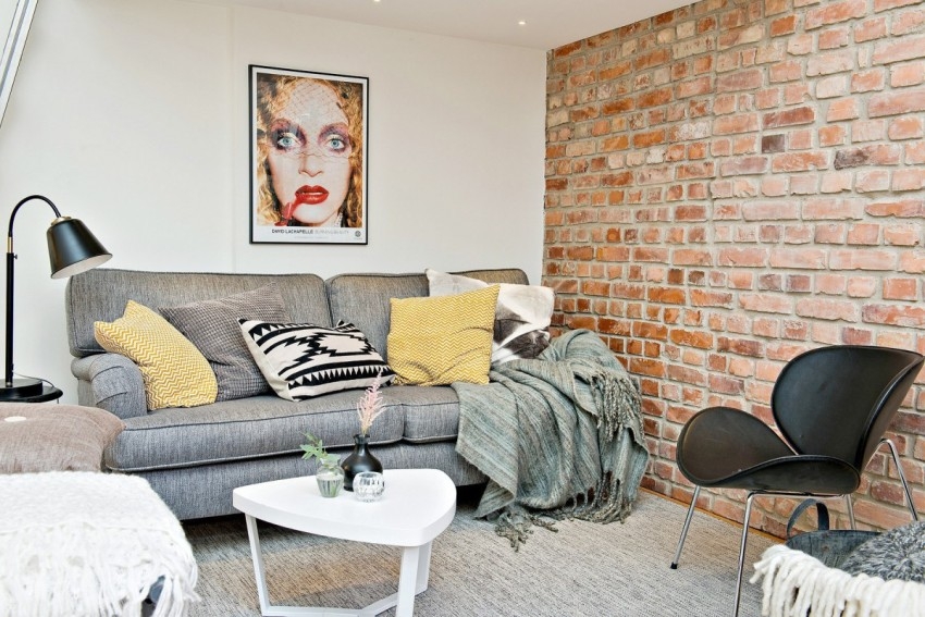 Комбинацията от бели тапети и имитация на тухлена зидария често се използва за интериорна декорация в таванско помещение и модерен стил Комбинацията от бели тапети и имитация на тухлена зидария често се използва за интериорна декорация в таванско помещение и модерен стил