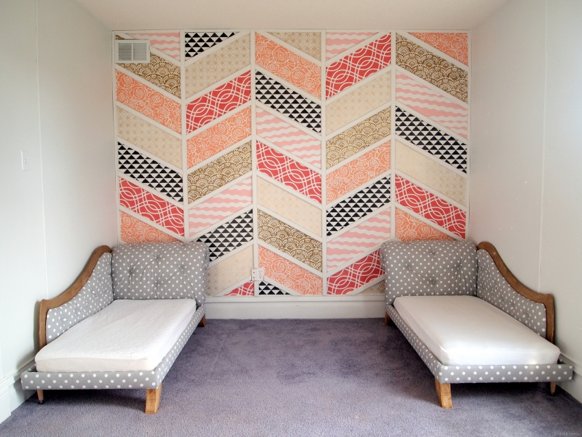 Можете сами да създадете пачуърк тапет от остатъците от тапети с различни цветове и нюанси. Можете сами да създадете пачуърк тапет от остатъците от тапети с различни цветове и нюанси.