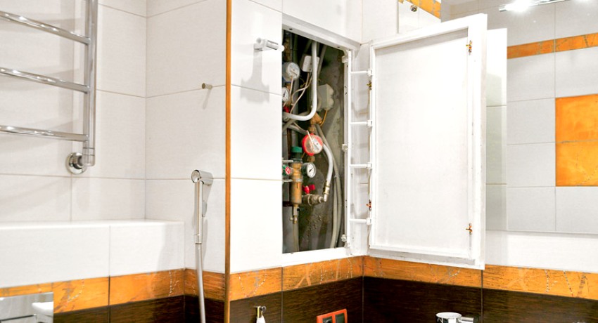 La portella de rajoles us permet emmascarar perfectament l’accés a l’eix de revisió Un portell per a una rajola a pressió: com triar el model adequat