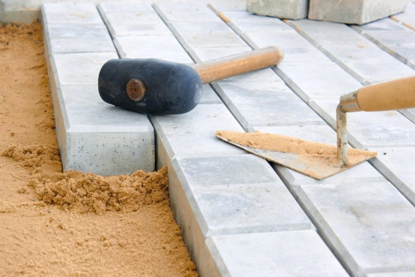 Κατά την τοποθέτηση ενός νέου στρώματος πλακών επίστρωσης σε ένα παλιό, είναι απαραίτητο να παρατηρηθεί η τοποθέτηση όλων των στρωμάτων του υποστρώματος Κατά την τοποθέτηση ενός νέου στρώματος πλακών επίστρωσης σε ένα παλιό, είναι απαραίτητο να παρατηρηθεί η τοποθέτηση όλων των στρωμάτων του υποστρώματος