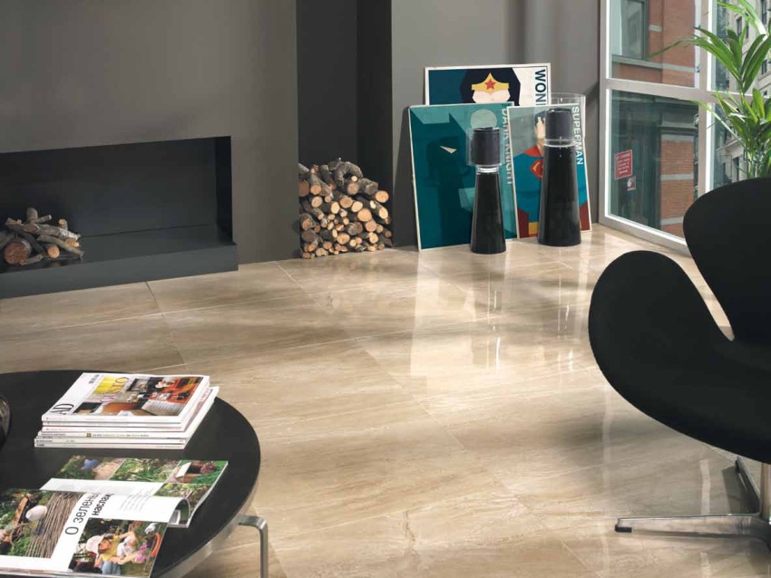 Keramiske glassfliser i lys treeffekt - den perfekte løsningen for stuen Keramiske glassfliser i lys treeffekt - den perfekte løsningen for stuen