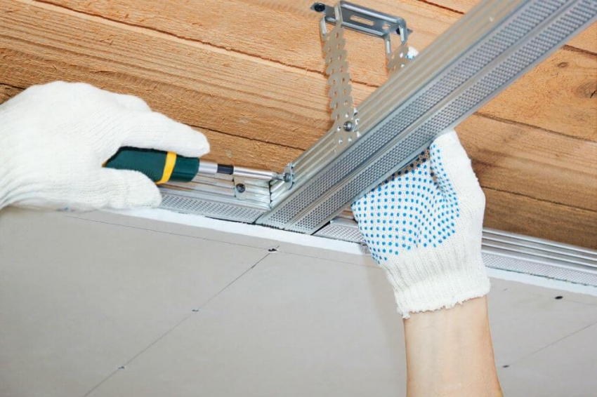 ניתן להתקין תקרה תלויה גם על ציפוי בונטון וגם על עץ. ניתן להתקין תקרה תלויה גם על ציפוי בונטון וגם על עץ.