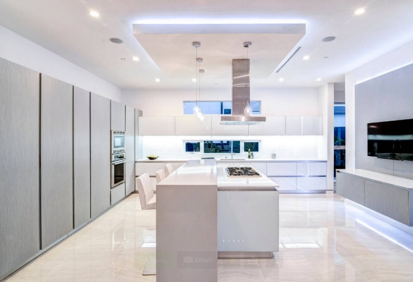 השימוש בתקרת שווא דו-מפלסית חל רק על חדרים גבוהים השימוש בתקרת שווא דו-מפלסית חל רק על חדרים גבוהים